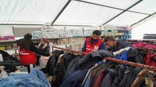 Türk Kızılay deprem bölgesinde 6 ilde 12 sosyal marketle hizmet veriyor