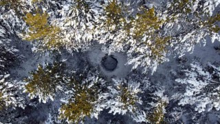 Türkiyenin ilk milli parkındaki kar kuyuları görenleri geçmişe götürüyor