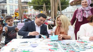 Tütüncü, depremzedelerle birlikte magnet yaptı