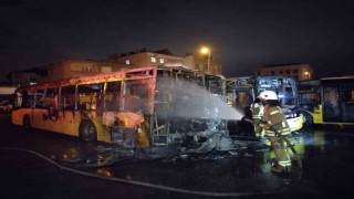 Tuzlada 3 otobüs alev alev yandı