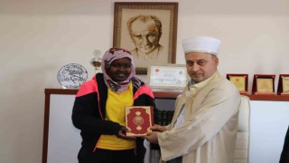 Ugandalı Namubıruda İslamı seçip Zeynep ismini aldı