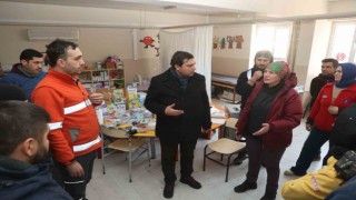 Uşakta depremzede vatandaşlar için çalışmalar sürüyor