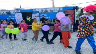Uşaktan gönderilen gezici kütüphane çocuklara moral oldu