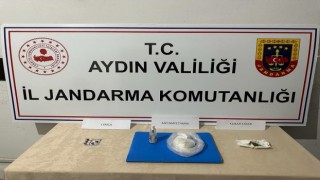 Uyuşturucu satıcıları jandarmadan kaçamadı