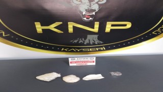 Uyuşturucu taciri polisten kaçamadı: 1 gözaltı