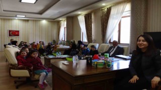 Uzundere Müftülüğü 4-6 yaş öğrencileri kumbaralarındaki parayı deprem bölgesine gönderdi
