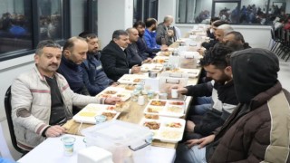 Vali Atay işçilerle iftar açtı