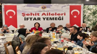 Vali ilk iftarı şehit aileleri ile birlikte yaptı