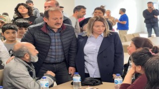 Vali Pehlivan, depremzedelerle buluştu