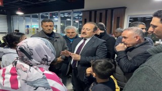 Vali Pehlivan, KYK Yurdundaki depremzedelerle bir araya geldi
