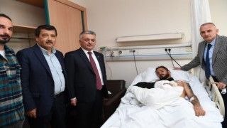 Vali Yazıcıdan kazada yaralanan futbolcuya geçmiş olsun ziyareti