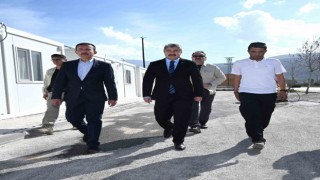Vali Yılmaz, konteyner kent alanında inceleme yaptı