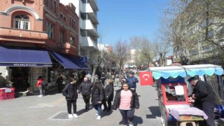 Vatandaşlar güzel havanın keyfini dışarıda çıkardı