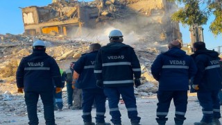VEDAŞ ekipleri, deprem bölgesindeki yaraları sarıyor