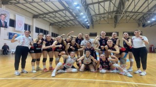 Voleybolda Ayvalık Bahçeşehir Koleji 1. Ligin kapısını araladı