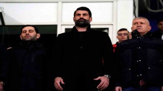 Volkan Demirel, Kasımpaşa-Antalyaspor maçını tribünden izledi
