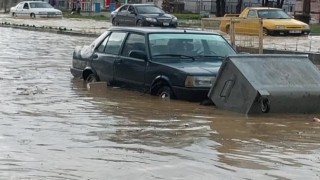 Yağmur Aliağada etkili oldu, yollar göle döndü