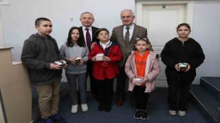 Yarışmada dereceye giren öğrencilere Başkan Aygünden ödül