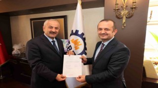 Yaşar Çakmak meclis üyeliğinden istifa etti
