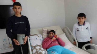 Yaşları küçük ama gönülleri büyük, kumbaralarını depremzedeler için bağışladılar