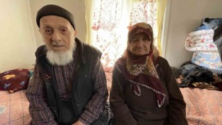 Yaşlı çift kefen parasını depremzedeler için bağışladı