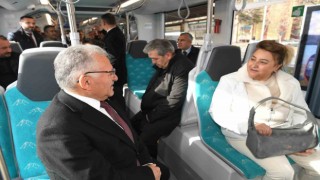 Yeni tramvay hattı hizmete başladı, Başkan Büyükkılıç vatman koltuğuna oturdu