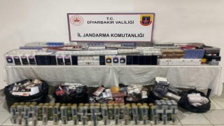 Yolcu otobüsünde çok sayıda gümrük kaçağı malzeme ele geçirildi