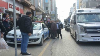 Yolun karşısına geçerken otomobilin çarptığı genç kız yaralandı