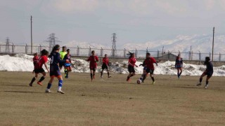 Yüksekova kadın futbol takımı evinde yenildi