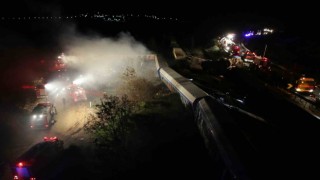Yunanistanda iki tren çarpıştı: 32 ölü, 85 yaralı