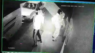 Yüzü kar maskeli şüphelilerin hırsızlık girişimi