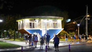 Ziyaretçilerinin adeta başını döndüren ters evi 29 bin 694 kişi ziyaret etti