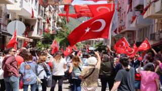 10 yıldır bu sokakta çocuk şöleni kutlanıyor
