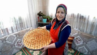 15 yıldır elinden oklava düşmüyor: Fırın değil Hacerin mutfağı