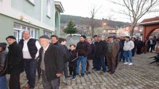 16 yıldır köy meydanında aynı sofrada oruç açıyorlar