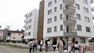 “2 ayda teslim edilecek” sözü ile adlıkları evlerini sadece dışarıdan izleyebiliyorlar