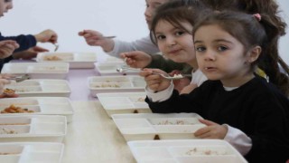 20 bin öğrenciye ücretsiz yemek veriliyor