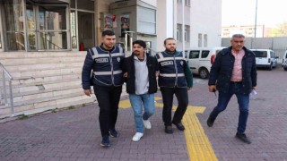 23 yıl hapis cezası ile aranıyordu, kaçarken yakalandı