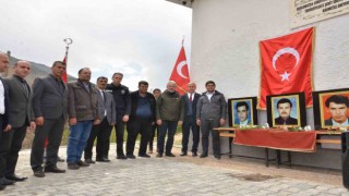 27 yıl önce şehit edilen öğretmenler, okullarında dualarla anıldı