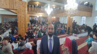 3-10 yaş çocuklar ilk orucum, ilk iftarım programında camiiye sığmadı.