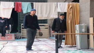 774 yıllık medresede itikafa girdiler