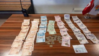 Adanada 3 saat dilenen şahsın üzerinden bin 385 lira çıktı
