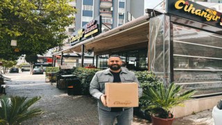 Adanalı kebapçıdan bin depremzedeye Ramazan kolisi