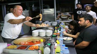 Adanalılar iftar sonrası yöresel lezzetlere talep gösteriyor