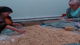 Afyonlu kadınlardan depremzedelere 2 ton erişte yolladı
