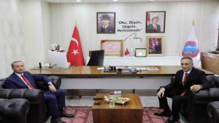 Ağrı Milli Eğitim Müdürü Kökrekten, Başkan Karadoğana hayırlı olsun ziyareti