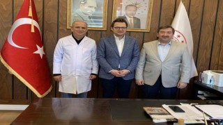 AK Parti Milletvekili Adayı, Kalp ve Damar Cerrahı Prof. Dr. Halit Yerebakan: “Seçim bölgemde her gün farklı hastanelere gidiyorum”