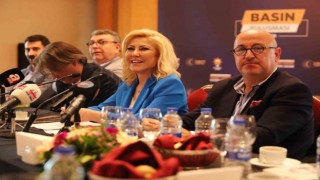 AK Parti milletvekili adayı Şebnem Bursalı, basın mensuplarıyla buluştu