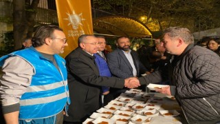 AK Partili Milletvekili Adayı İsmail Erdemden Kadir Gecesinde tatlı ikramı