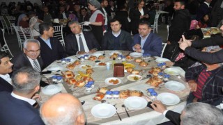 AK Partinin iftar sofrası binlerce kişiyi ağırladı